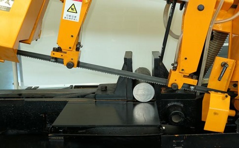 陆河数控带锯床自动送料精度会出现偏差吗？