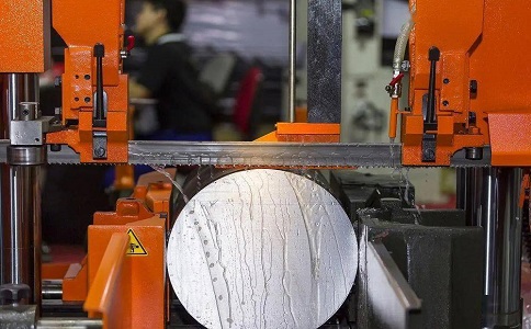 陆河立式金属带锯床切削出现跑带故障解决方法！